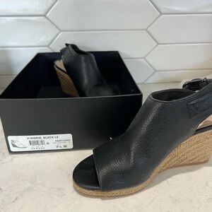 Via Spiga V-Ingrid Sandal Wedge
Black peep toe espadrille